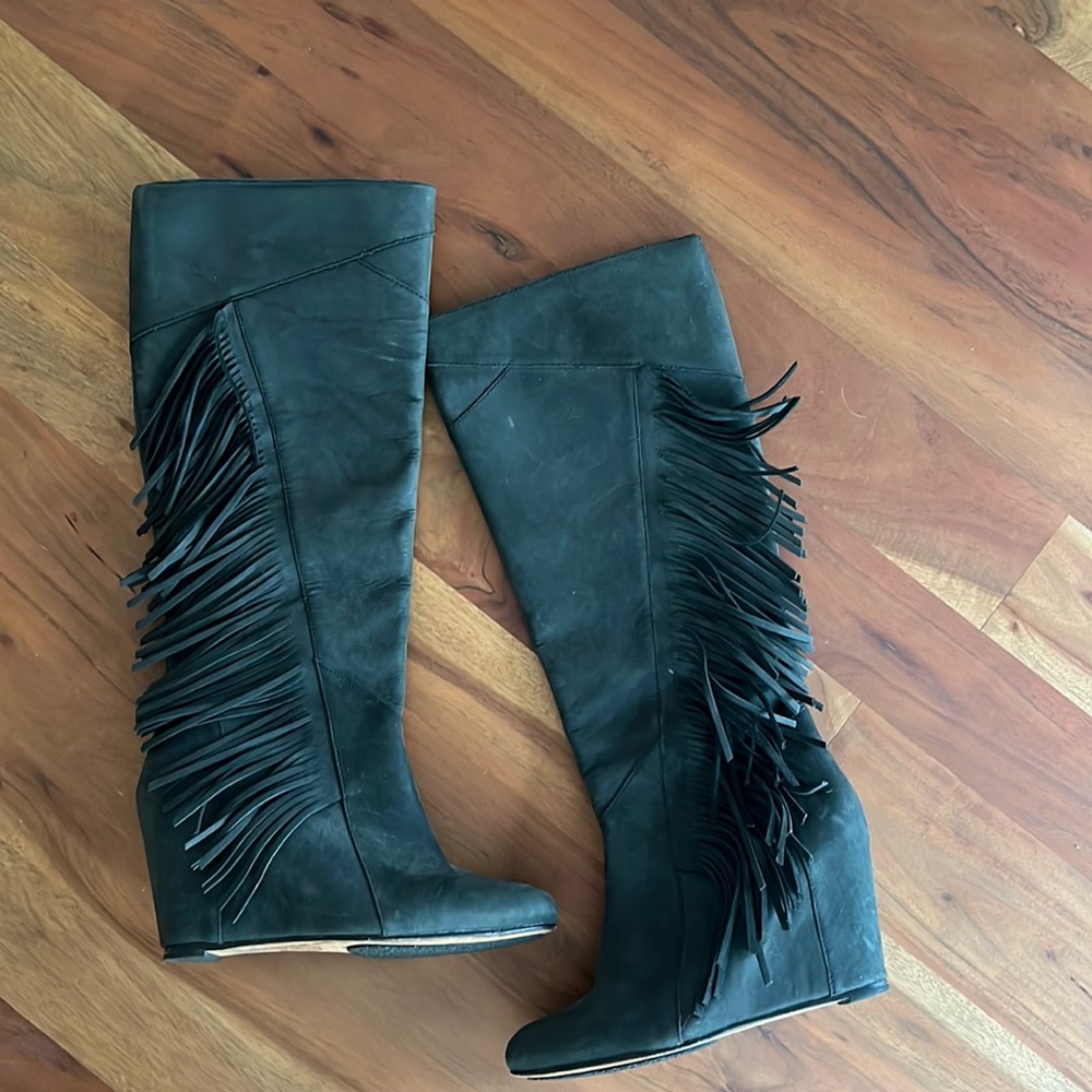 Koolaburra Ugg “Paradis” Fringe Wedge Boots in Black Nubuck, Size 7